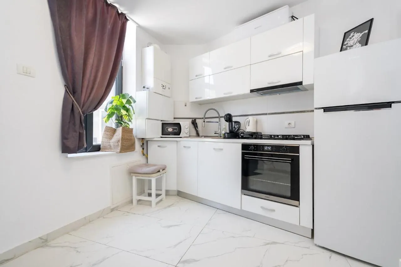 Monza-Apartment Bucureşti 0*,  România