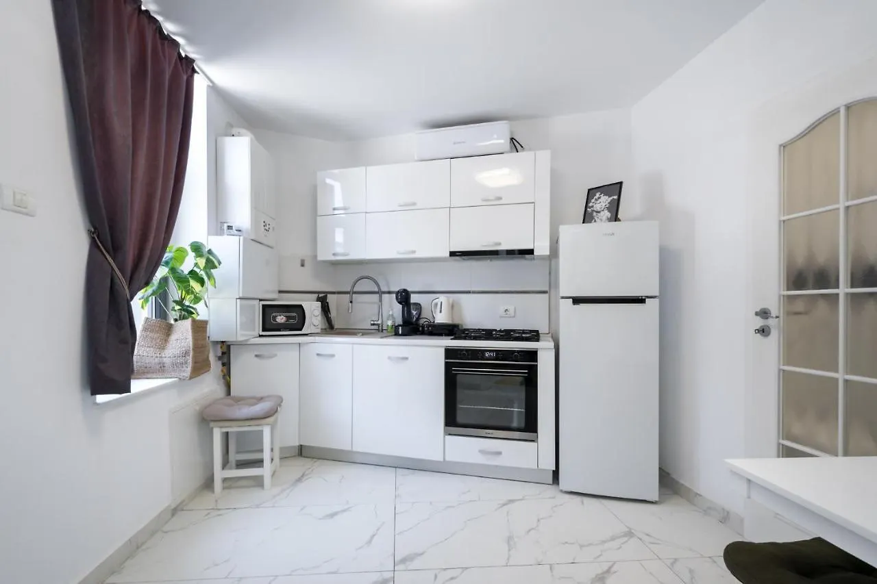 Monza-Apartment Bucureşti 0*,