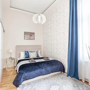 luxury-quentin-apartment-in-the-king-street.inbudapesthotels.com/